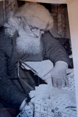 Père Théodore Oustoutchenkov au travail